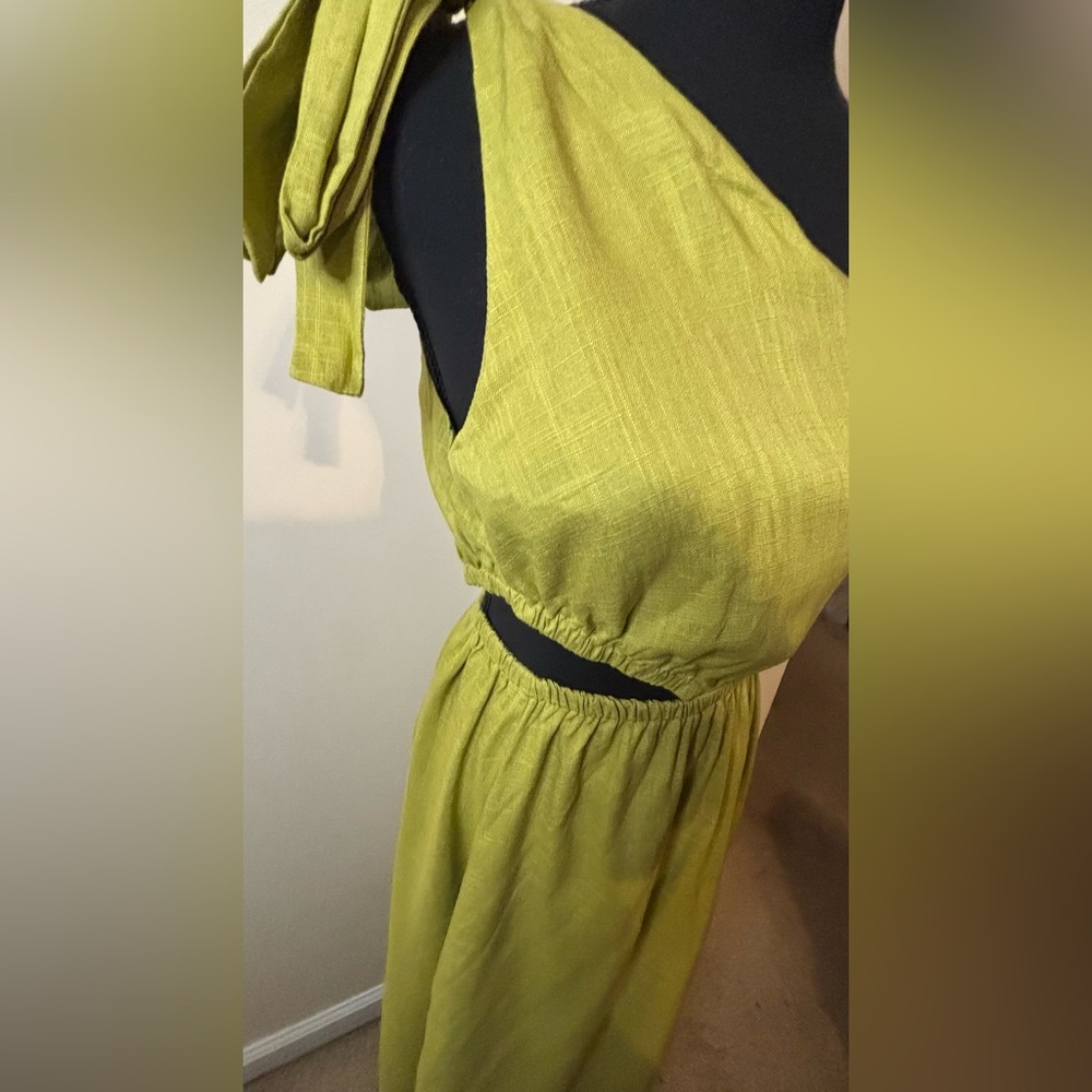Elegant One-Shoulder Green Maxi Dress with Cut Out side-Medium - Picture 6 of 13